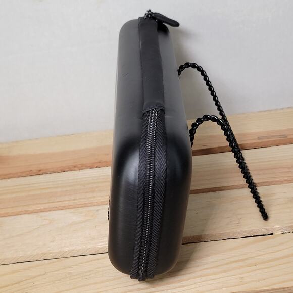 Amazon Basics Solid Black Nintendo Switch Zipper Case - Picture 4 of 9